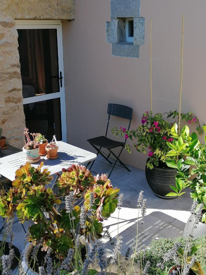 La Tour Du Bois Dormant Bed & Breakfast Plozevet Exterior photo